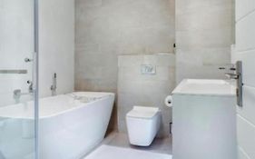 Hotel Seven Inns Suites Near Igi Airport Delhi